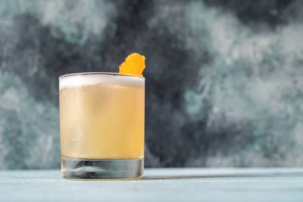 Ein Glas Whiskey Sour Cocktail Aus Nächster Nähe — Stockfoto