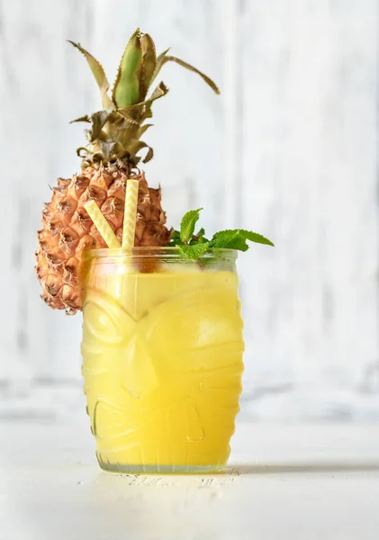 Bicchiere Cocktail Tiki All Ananas Sfondo Bianco — Foto Stock