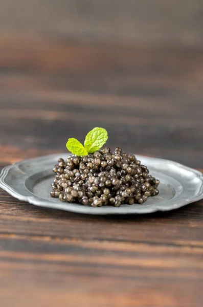 Schwarzer Kaviar Auf Silbernem Vintage Teller Nahaufnahme — Stockfoto