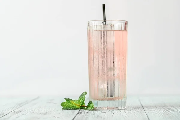 Glass Pink Gin Tonic Cocktail — Stock Photo, Image