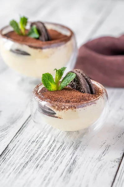 Two Glass Bowls Dessert Oreo Cookies Cream Cheese — Stock Photo, Image
