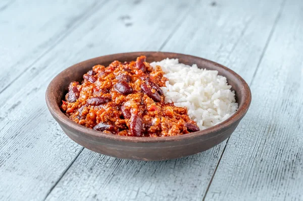 Chili Con Carne Podávané Bílou Dlouhozrnnou Rýží — Stock fotografie