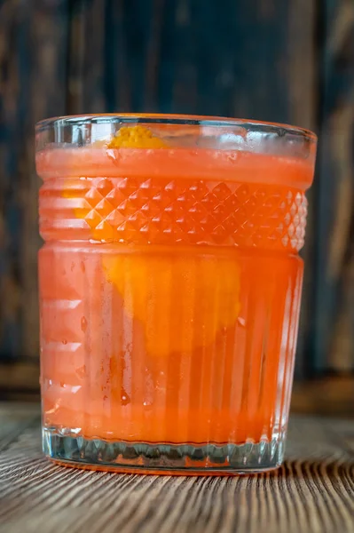 Ein Glas Orangenblütencocktail — Stockfoto
