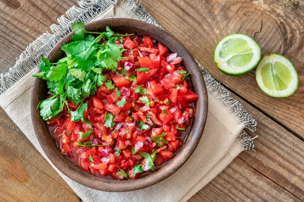 Bir kase salsa, meşhur Meksika sosu.