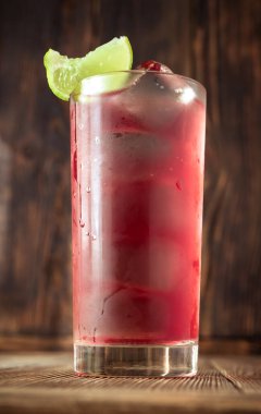 Bir bardak Cape Cod (Votka Kızılcık) Kokteyli