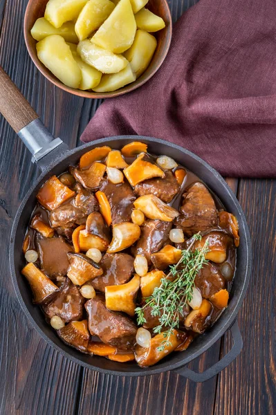 Beef Bourguignon French Beef Stew Skillet — Stock Photo, Image