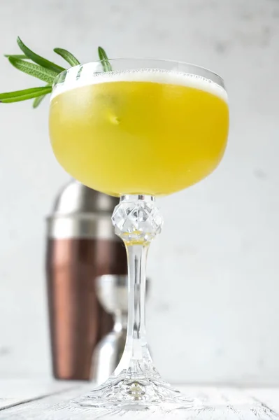 Glass Ultima Palabra Cocktail Garnished Fresh Rosemary — Stock Photo, Image