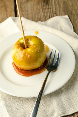 tahta sopa karamelize elma