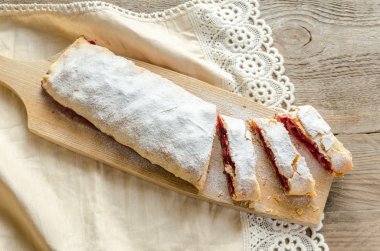 Vişne strudel