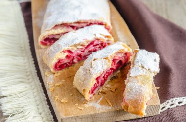 Vişne strudel