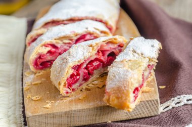 Vişne strudel