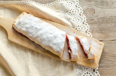 Vişne strudel
