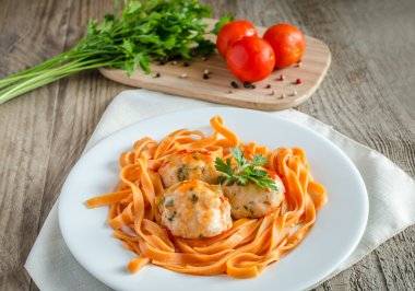 tavuk köfte makarna ile