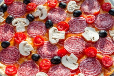 ev yapımı regina pizza ham durumda