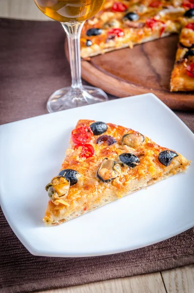 Pizza ile deniz ürünleri — Stok fotoğraf
