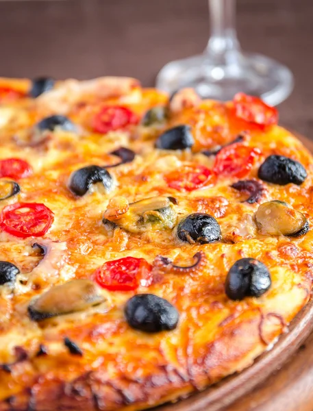 Pizza with seafood — Stock Photo, Image