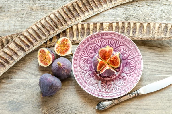 Ripe figs : cross section and whole fruits — Stock Photo, Image