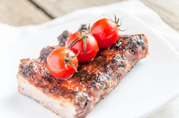 Grilled pork ribs in barbecue sauce — Stock Photo, Image