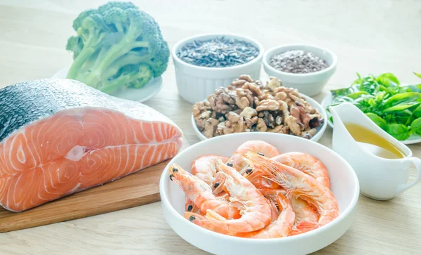 Roślinnego i zwierzęcego źródła kwasów omega-3 — Stockfoto