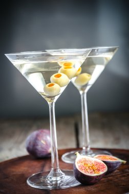 iki zeytin martini kokteyl
