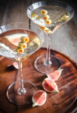 iki zeytin martini kokteyl