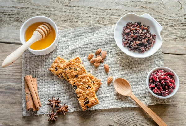 Homemade granola bars on the sackcloth — Stock Photo, Image