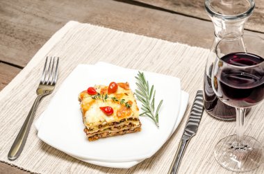 Lazanya ahşap tablo bölümü