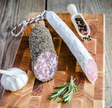 Saucisson ve İspanyol salam Sim Tarih