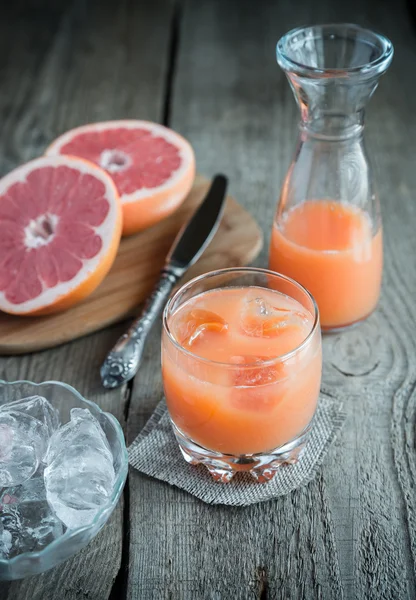 Grapefruit juice on the wooden table — Stock Photo, Image