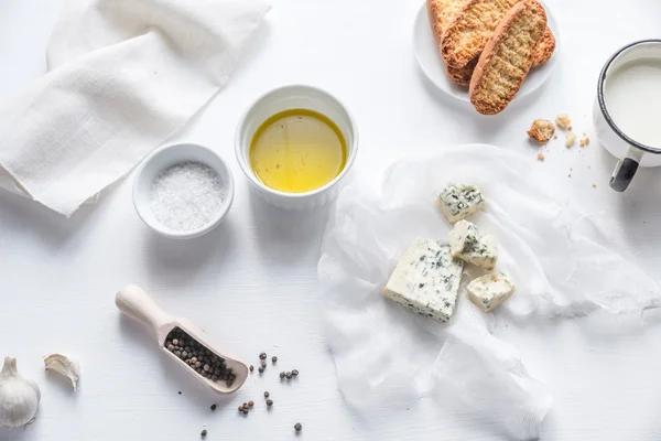 Aperitivo com queijo azul e croutons — Fotografia de Stock