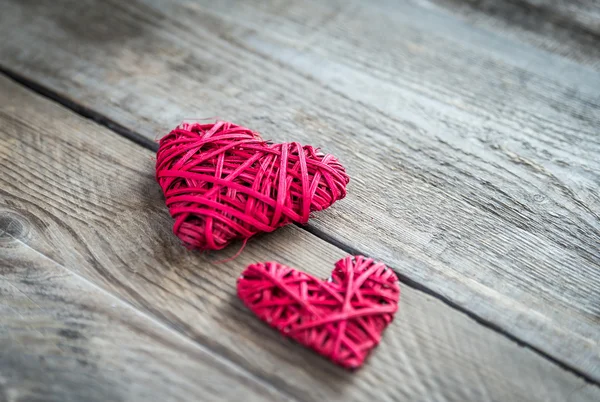 Handgemaakte retro harten op de houten achtergrond — Stockfoto