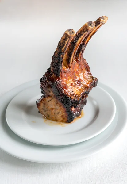 Porção de costelas de porco grelhadas — Fotografia de Stock