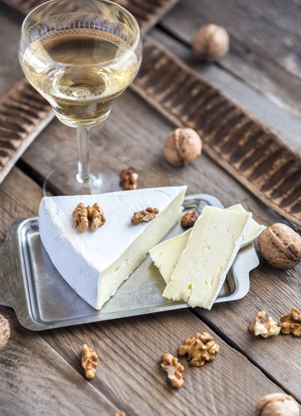 Brie cheese with nuts — Stock Photo, Image