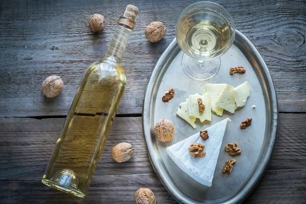 Brie cheese with nuts — Stock Photo, Image