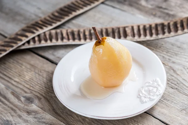 Poached pear in white wine — Stock Photo, Image