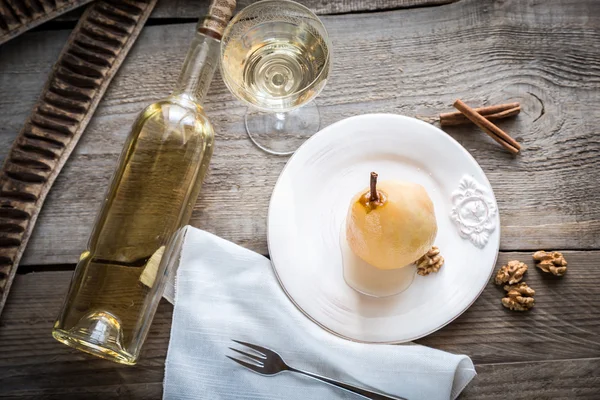 Poached pear in white wine — Stock Photo, Image