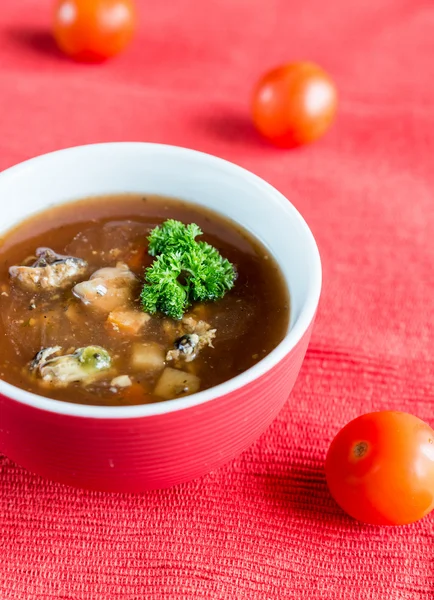 Pikante tomatensoep met zeevruchten — Stockfoto