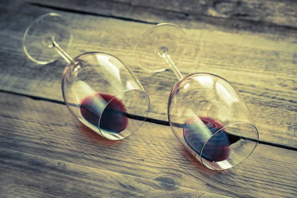 Due bicchieri con vino rosso — Foto Stock