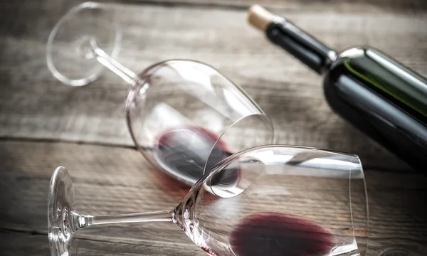 Glazen met rode wijn — Stockfoto