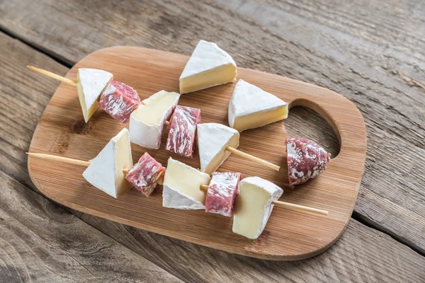 Camembert and salami  skewers — Stock Photo, Image