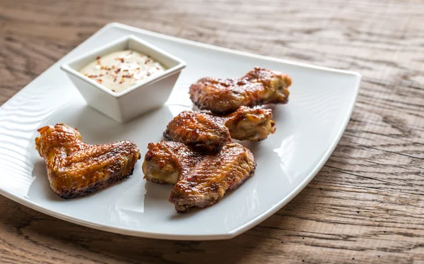 Gebackene Chicken Wings mit würziger Sauce — Stockfoto