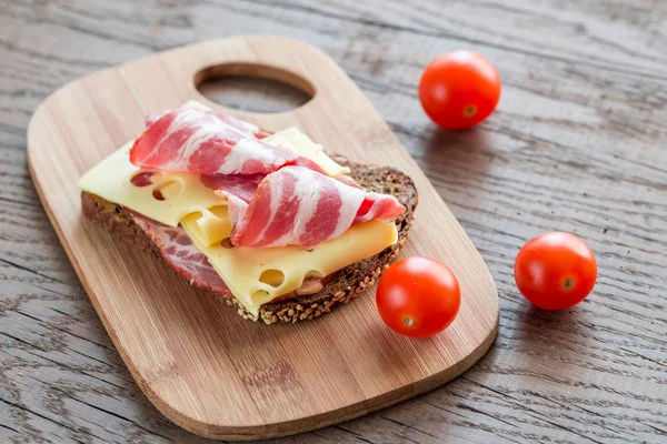 Sandwich mit Schinken und Käse — Stockfoto