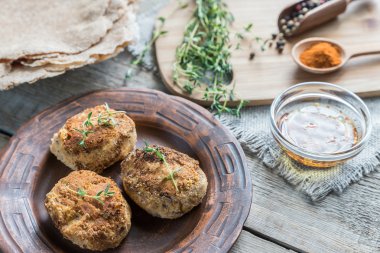 falafel kepekli ekmeği ile