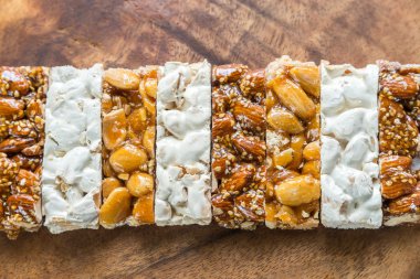 ahşap tahta turron dilimleri