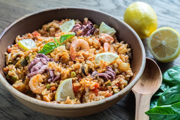 Deniz ürünleri paella