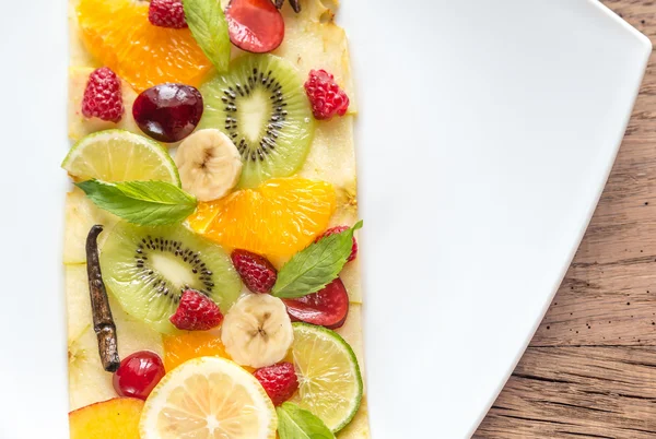 Carpaccio de frutas y bayas —  Fotos de Stock