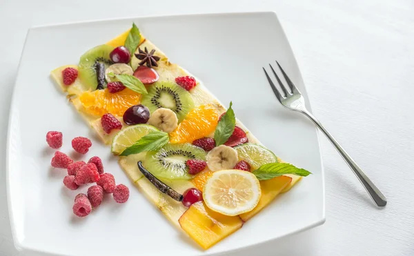 Carpaccio de frutas y bayas —  Fotos de Stock