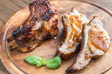 Barbekü soslu ızgara domuz pirzola