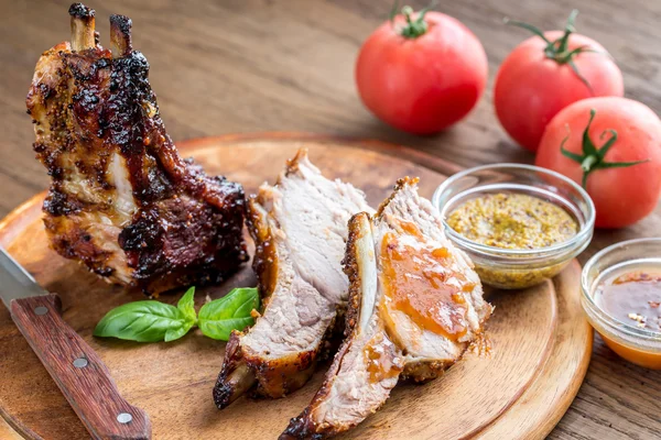 Grilled pork ribs in barbecue sauce — Stock Photo, Image