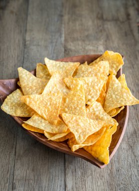 Peynirli cips kabın içinde